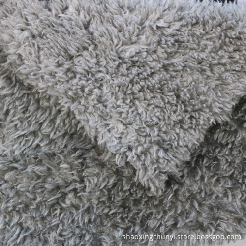 100Polyester Anpassad färg Mjuk handkänslan Weft Sticked Cationic Dye Sherpa Fleece Tyg för sängkläder filtplagg